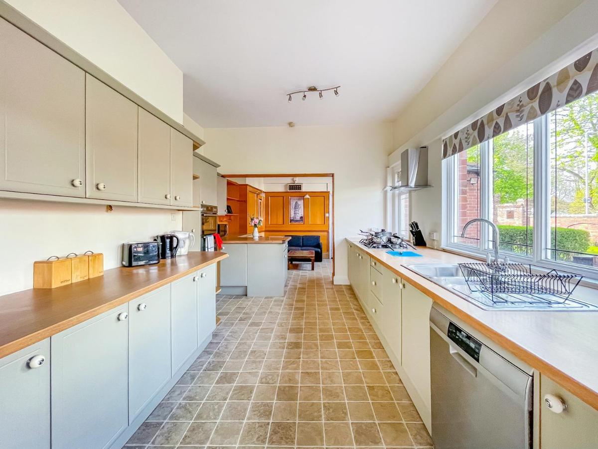 *Rg9Bc* For Your Most Relaxed & Cosy Stay + Free Parking + Free Fast Wifi * Leeds  Buitenkant foto