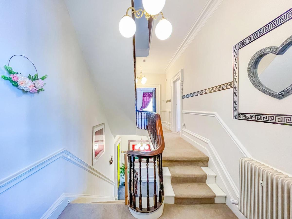*Rg9Bc* For Your Most Relaxed & Cosy Stay + Free Parking + Free Fast Wifi * Leeds  Buitenkant foto