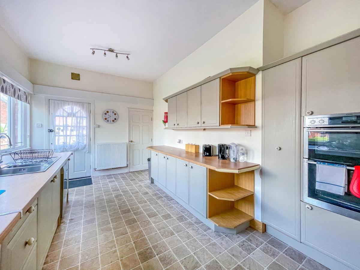 *Rg9Bc* For Your Most Relaxed & Cosy Stay + Free Parking + Free Fast Wifi * Leeds  Buitenkant foto