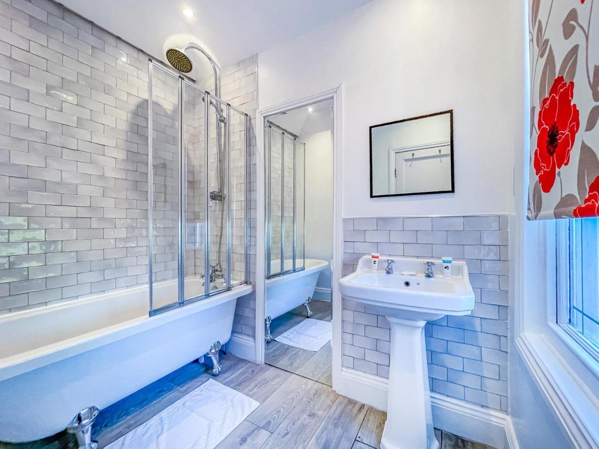 *Rg9Bc* For Your Most Relaxed & Cosy Stay + Free Parking + Free Fast Wifi * Leeds  Buitenkant foto